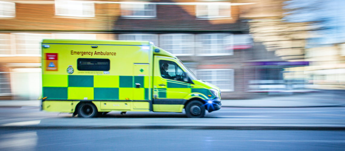 What To Do If An Emergency Vehicle is Approaching Rightsure